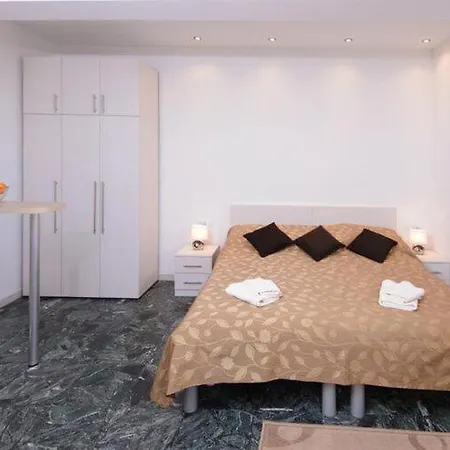 Evelj - With Shared Terrace And Sea View *